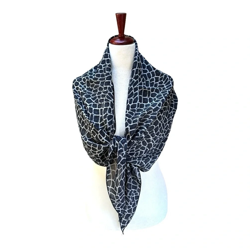 Giraffe Print Triangle Large Scarf Shawl Wrap Black White Gray 36” X 27”